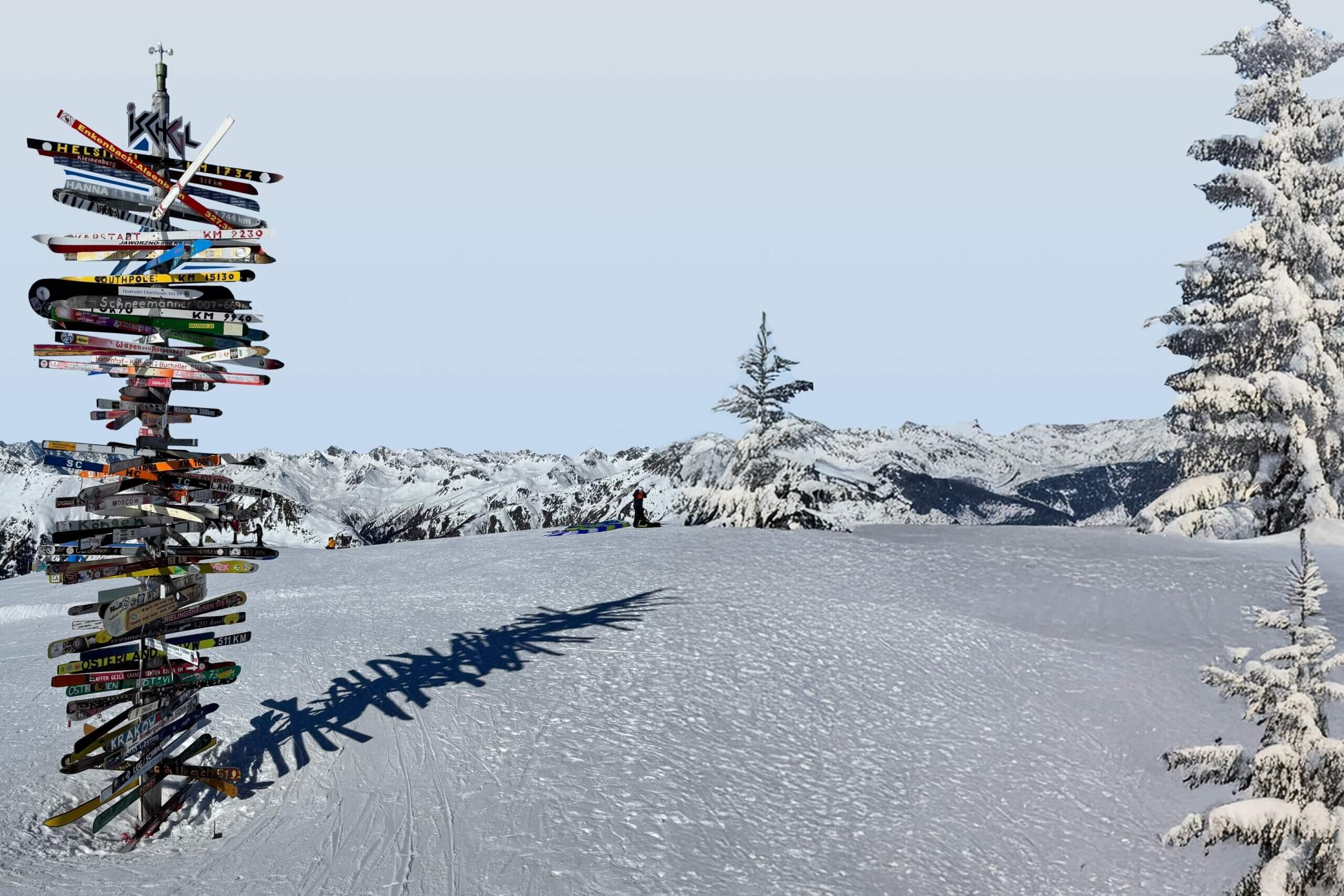 Schilder in Schneelandschaft